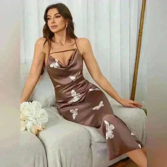 Plus Size Butterfly Colored Satin Night Dress For Women - Picture 3 of 3